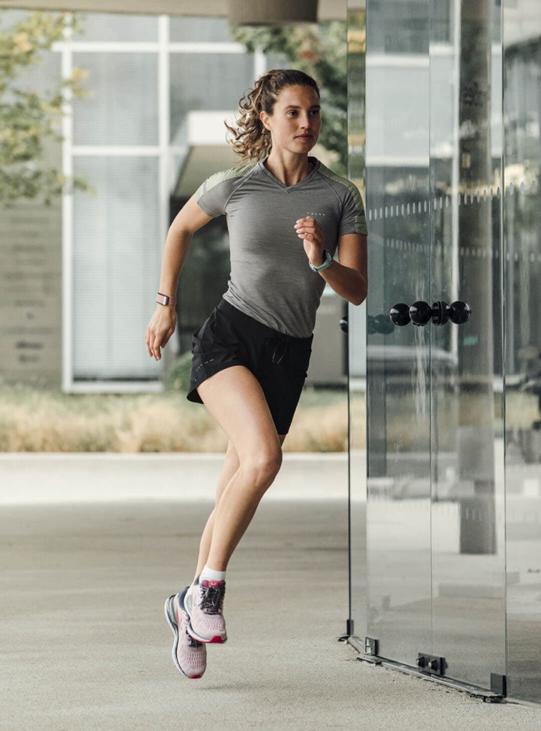 falke-ru_aion-mood-women-pink_01-2