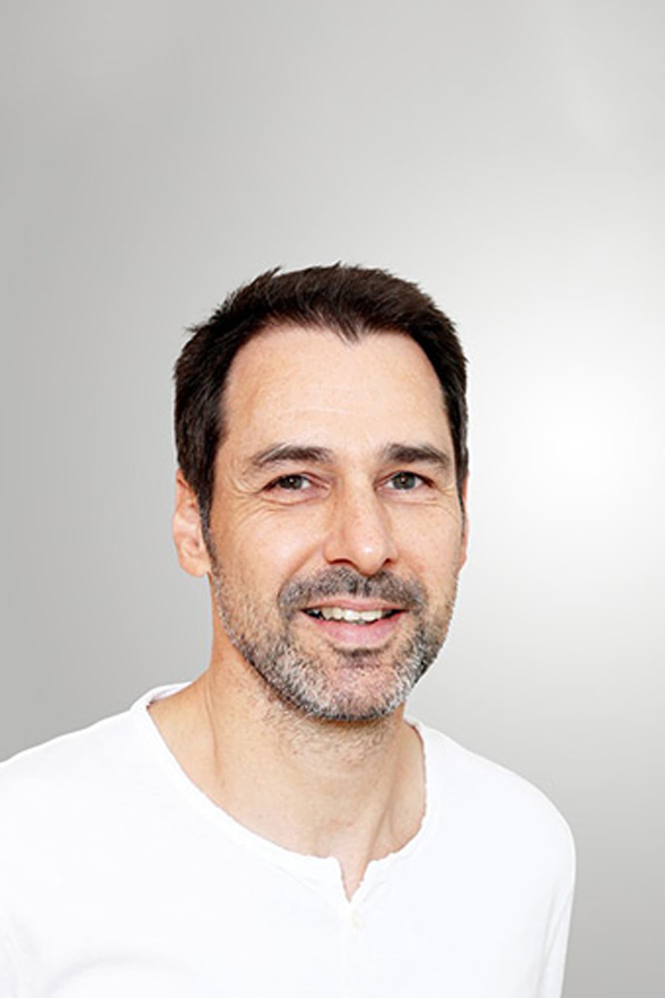 dr-paul-klein-ist-mannschaftsarzt-des-1-fc-koeln-und-experte-fuer-orthopaedie