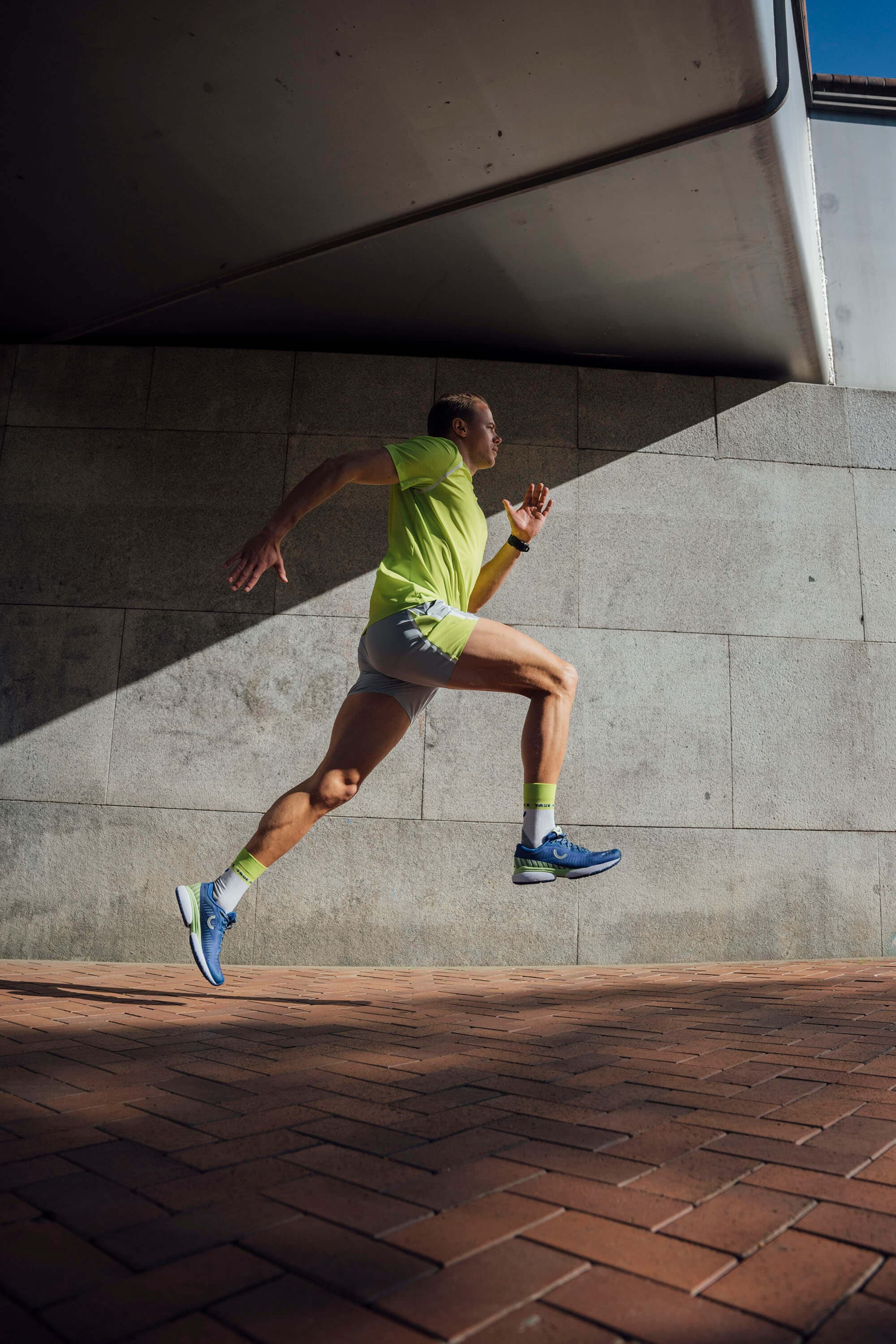 falke-ru-true-motion-nevos-discover-the-u-tech-nevos_v2-2