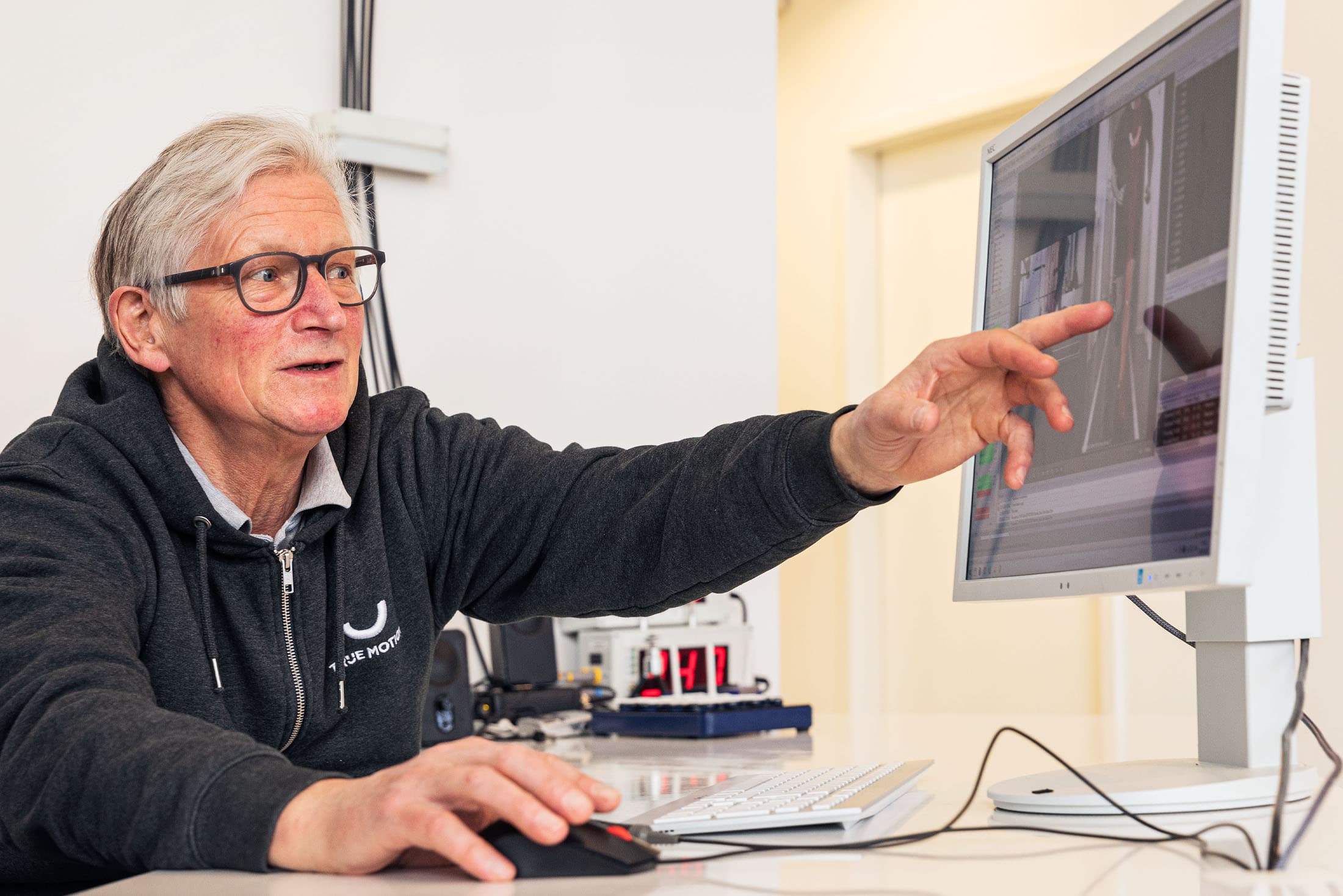 analyse-von-laufschuhen-im-biomechanik-labor-mit-gert-peter-brueggemann