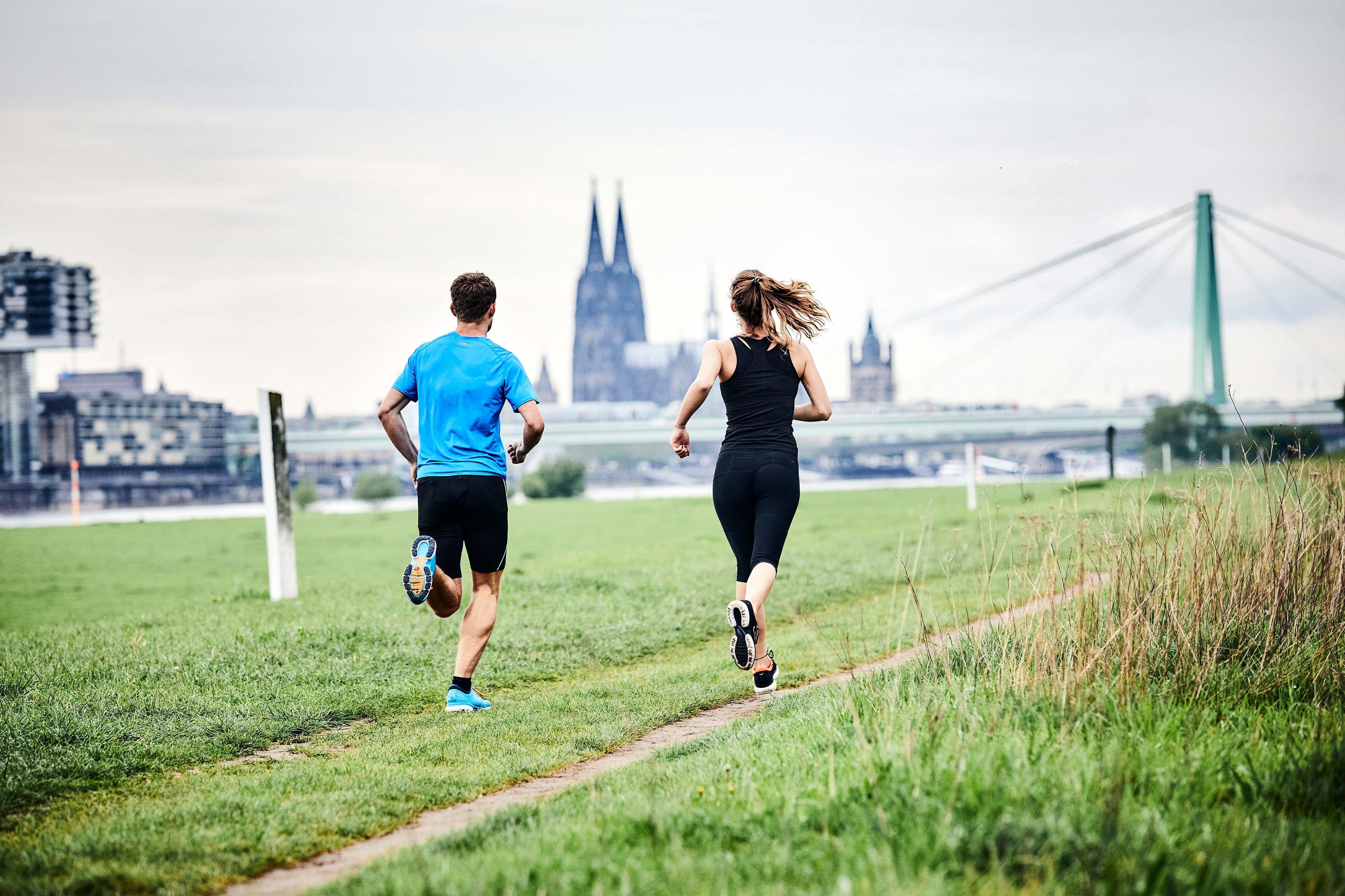uberpronation-und-laufen_wenn-der-fuss-nach-innen-knickt-brauchen-wir-keine-schuhe-mit-pronationsstutze