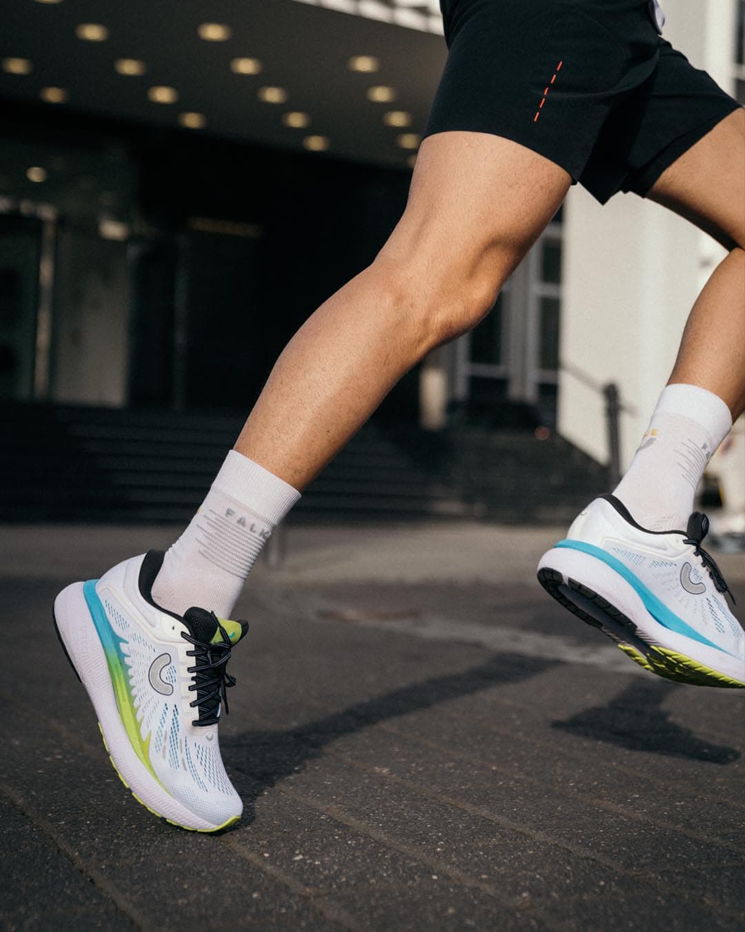 falke-ru-true-motion-perfektes-system-mit-true-motion-laufschuhe-fur-weniger-verletzungen-herren-v02