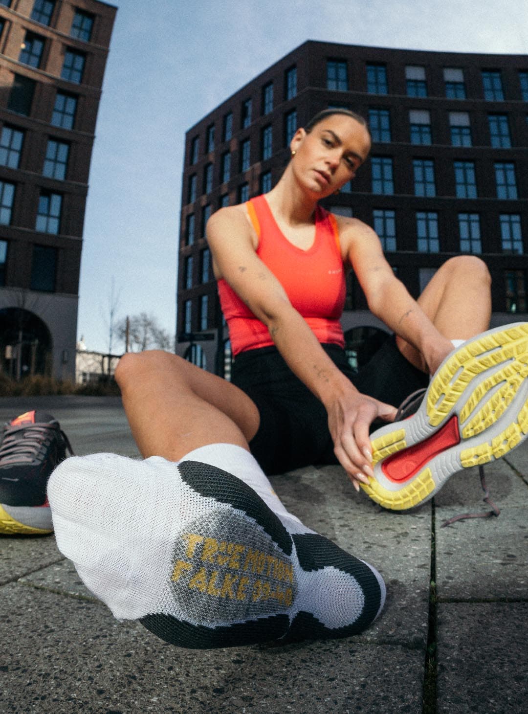 falke-ru-true-motion-damen-laufsocke-lang-mood-01