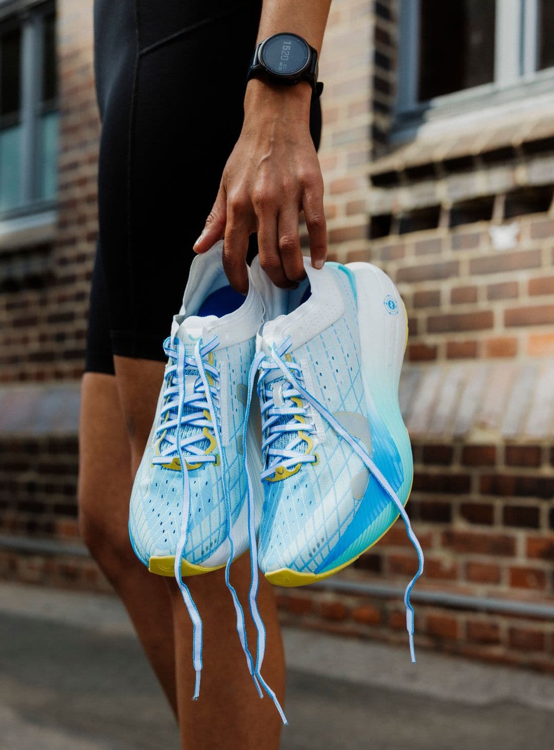 u-tech-solo-2_tmw01151b_01_mood_01