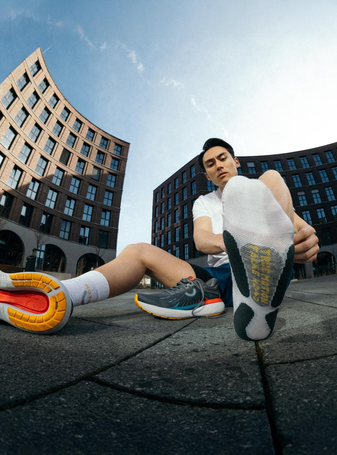 falke-ru-true-motion-herren-laufsocke-lang-mood-01