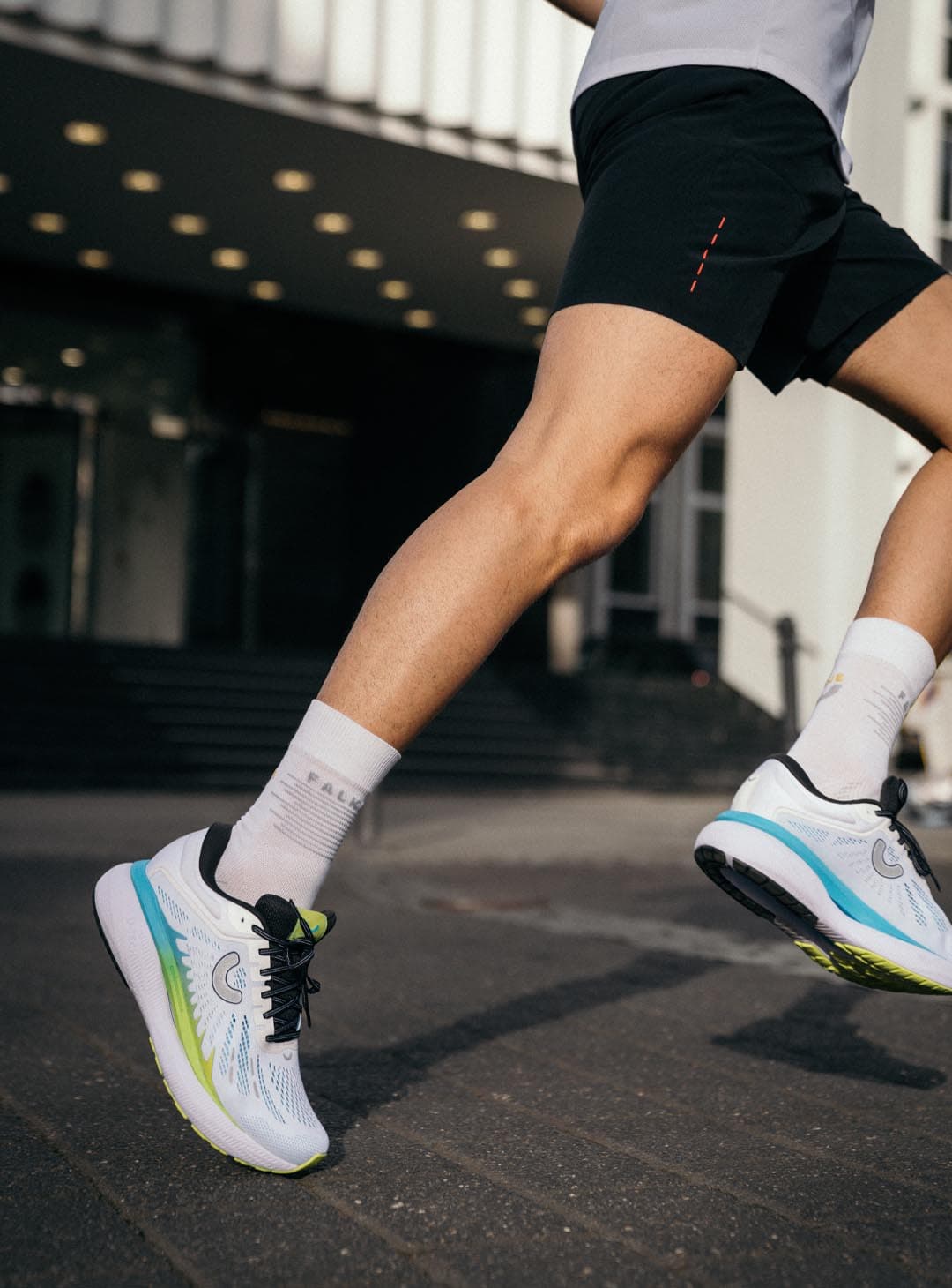 falke-ru-true-motion-herren-laufsocke-lang-mood-02