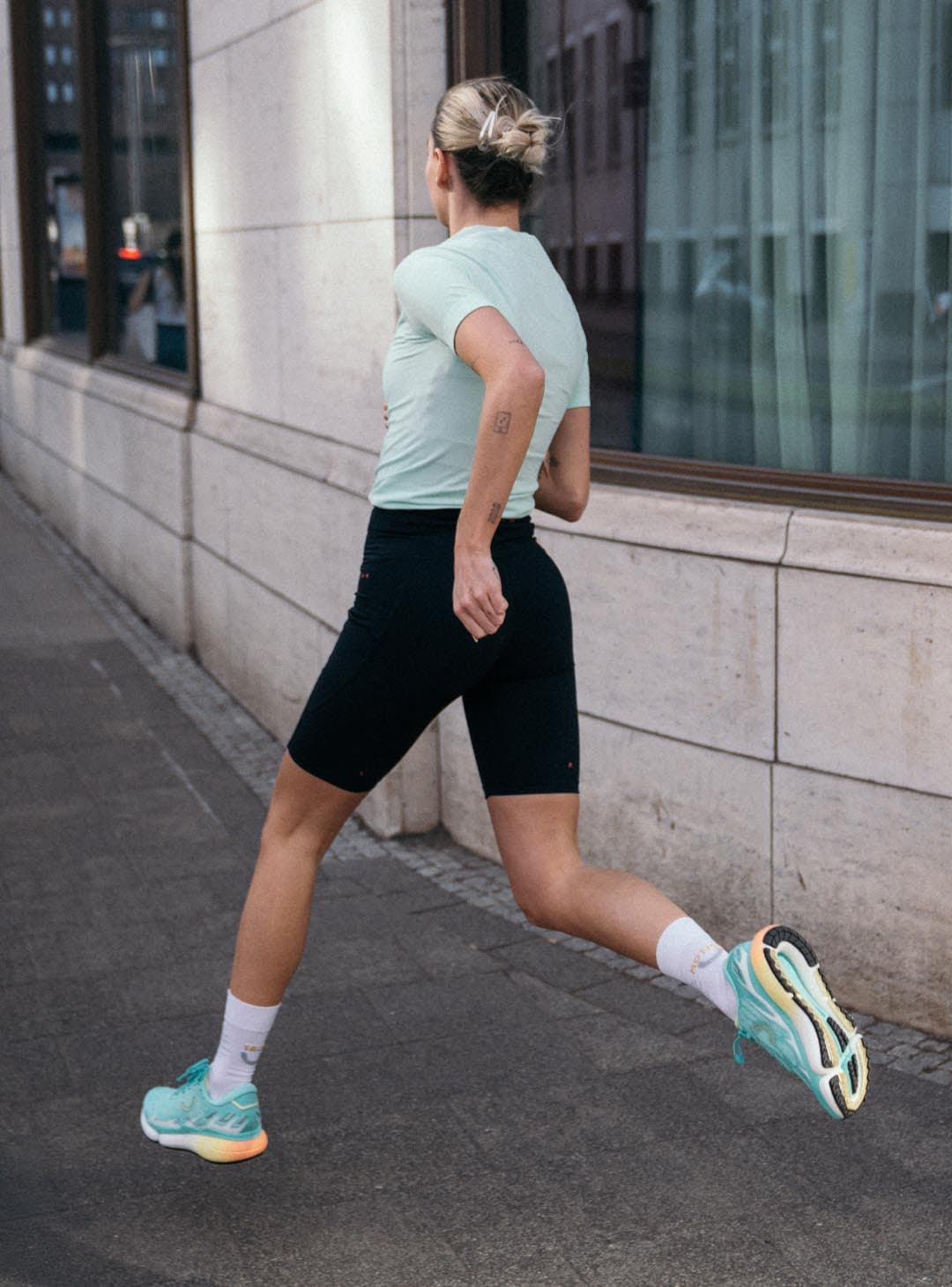 falke-ru-true-motion-damen-laufsocke-lang-mood-02