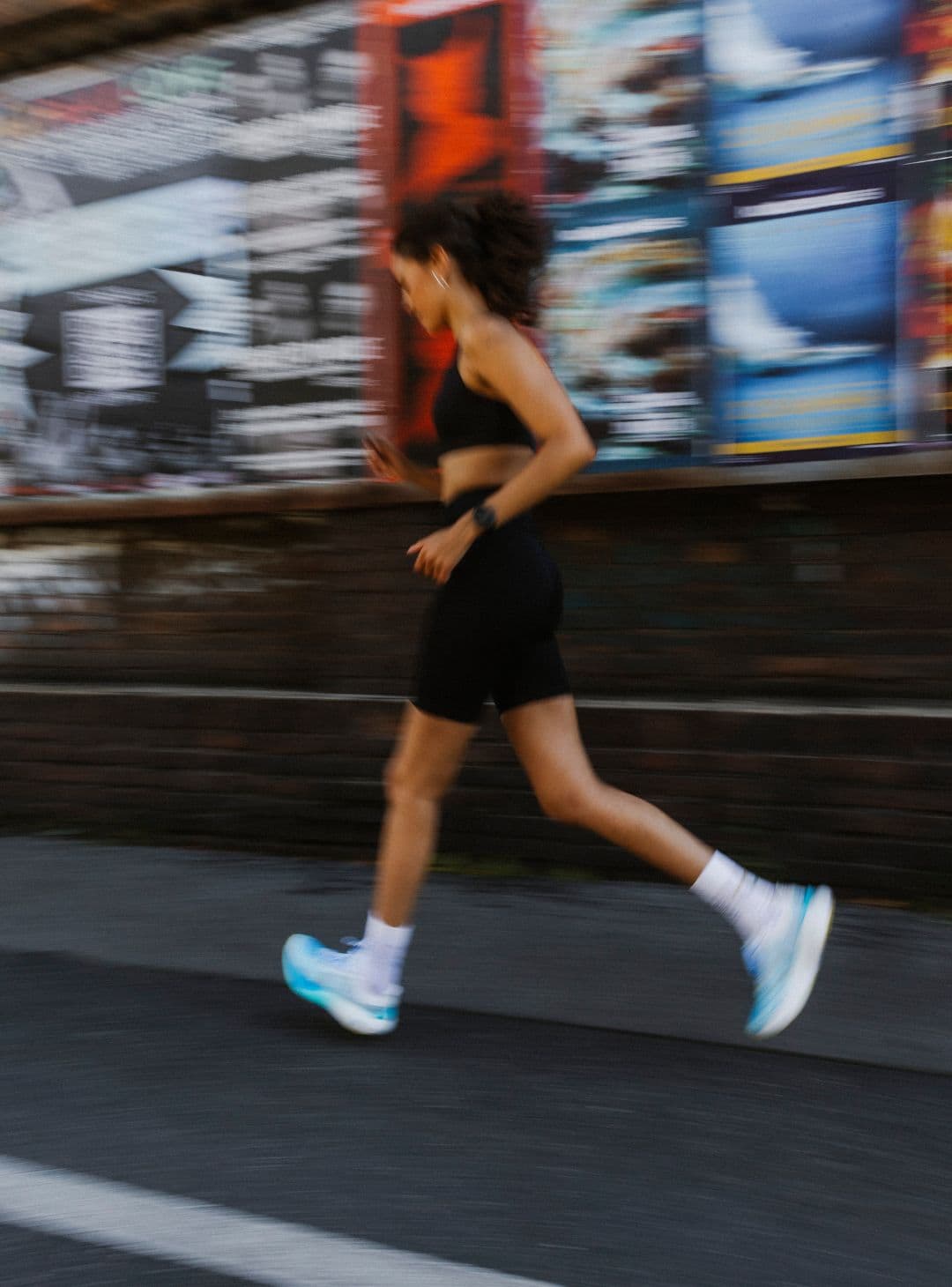 u-tech-solo-2_tmw01151b_01_mood_02