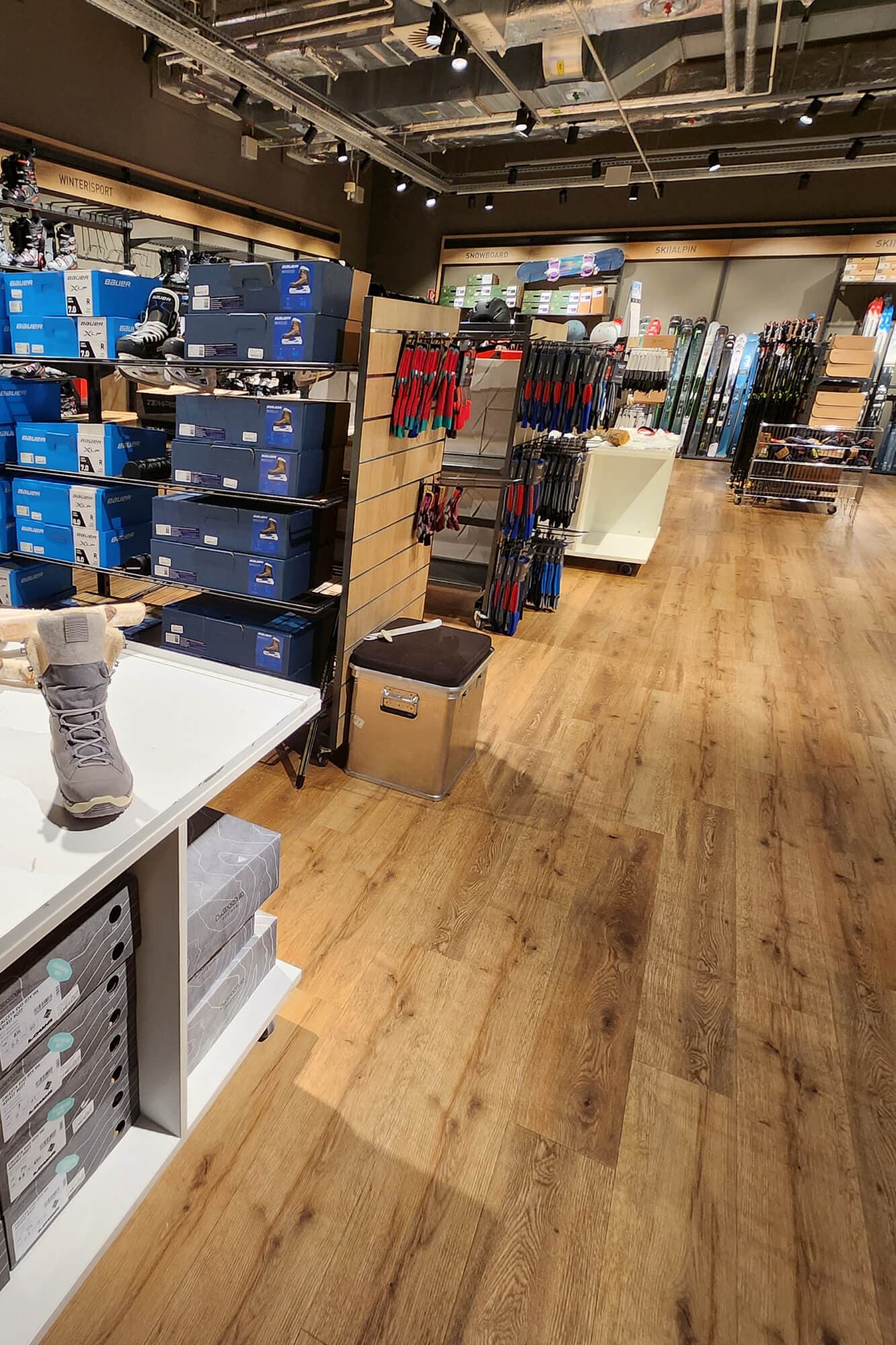 rlbl-intersport-huebner-leuna_winter-und-skiabteilung