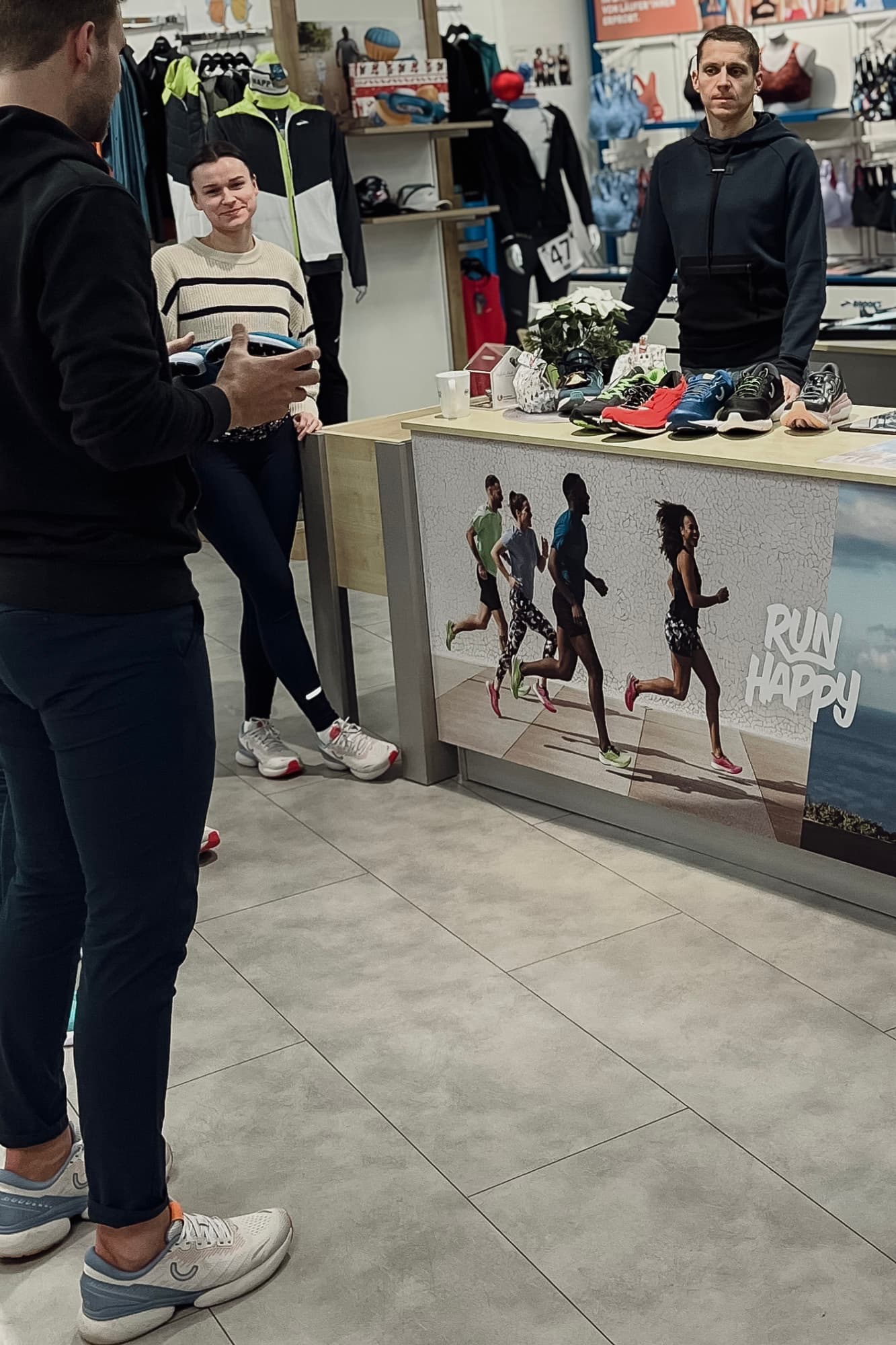 7-produktschulung-im-leipziger-laufladen-u-tech-nevos-3-von-true-motion