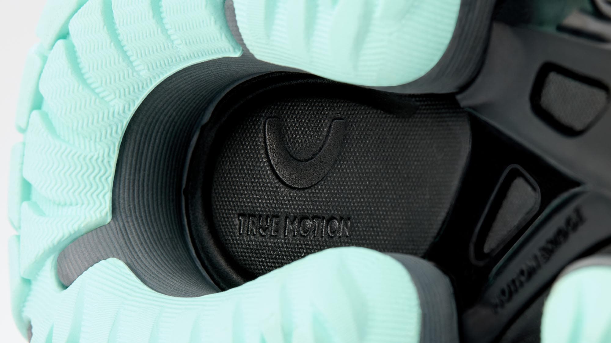 elements-3-centered-footstrike-women-mobile