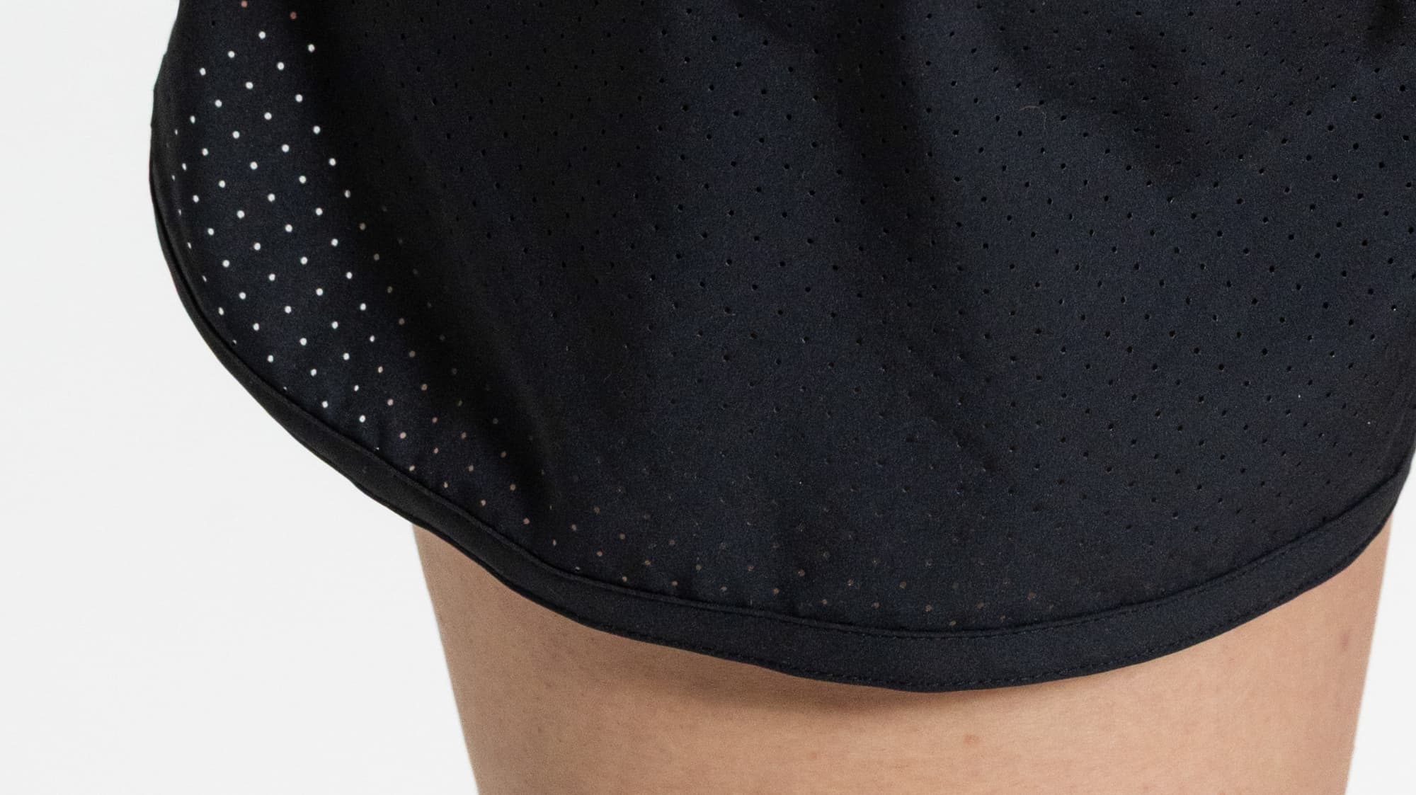performance-shorts-women-01-usp-mobile-01