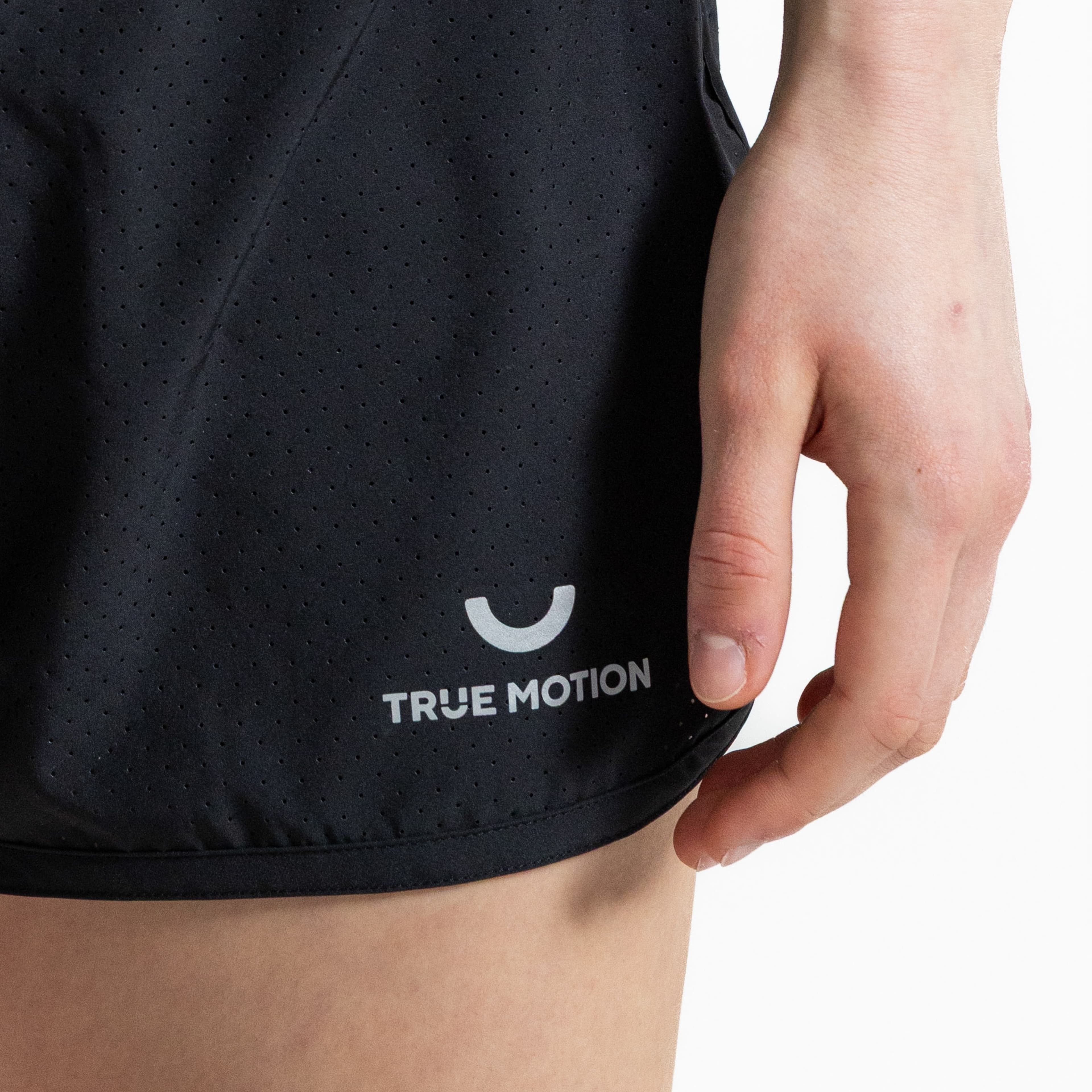 performance-shorts-women-01-usp-03