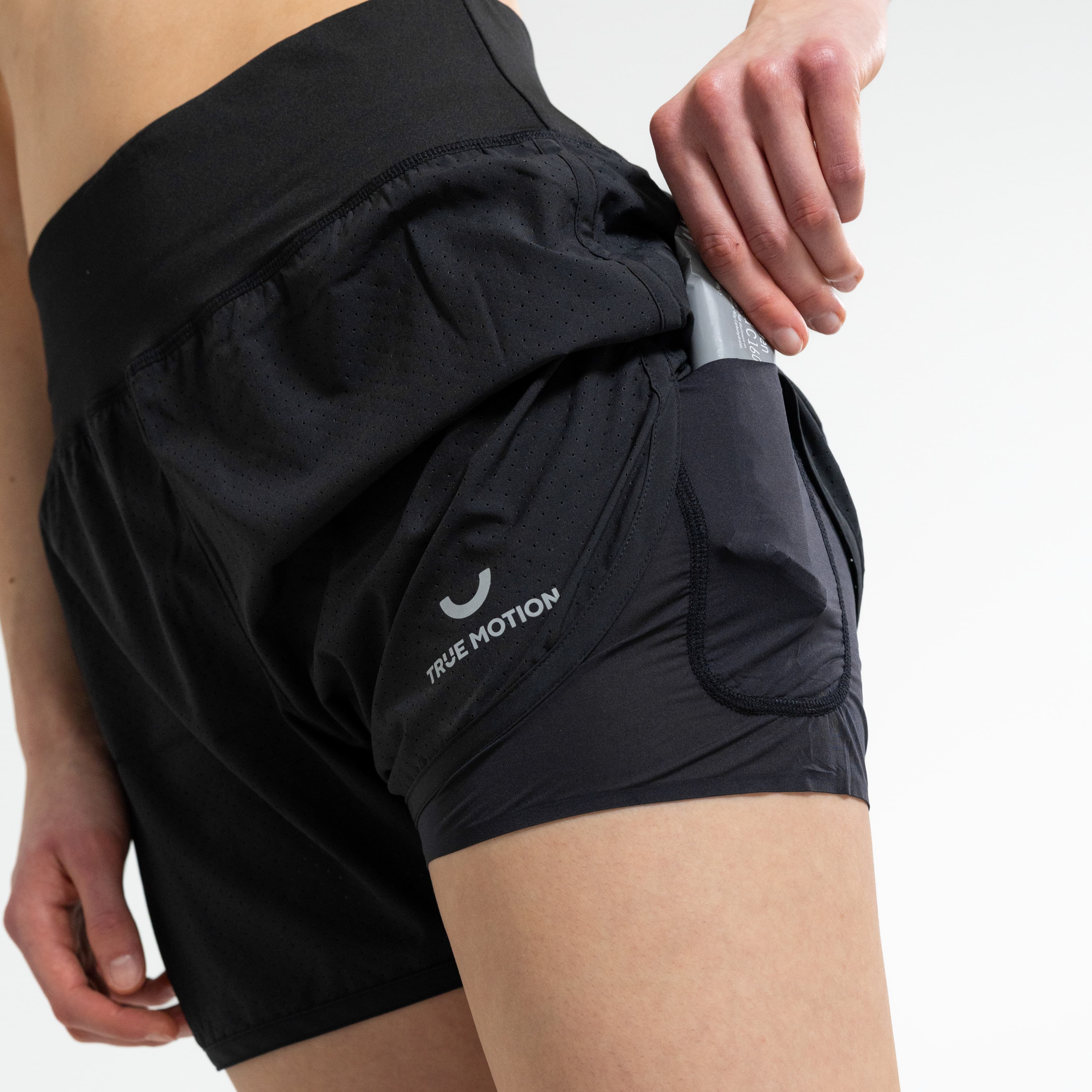 performance-shorts-women-01-usp-02