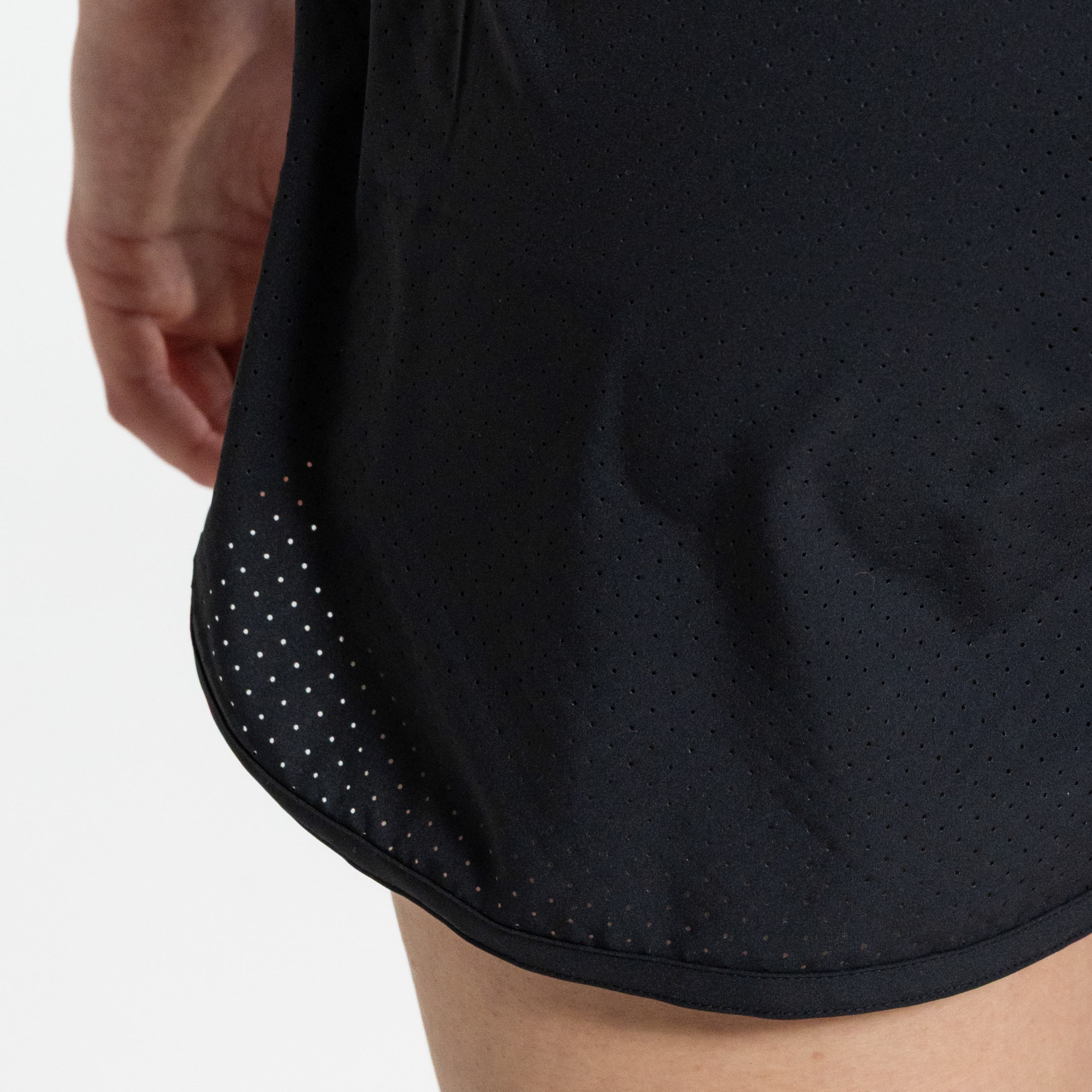 performance-shorts-women-01-usp-01-v2