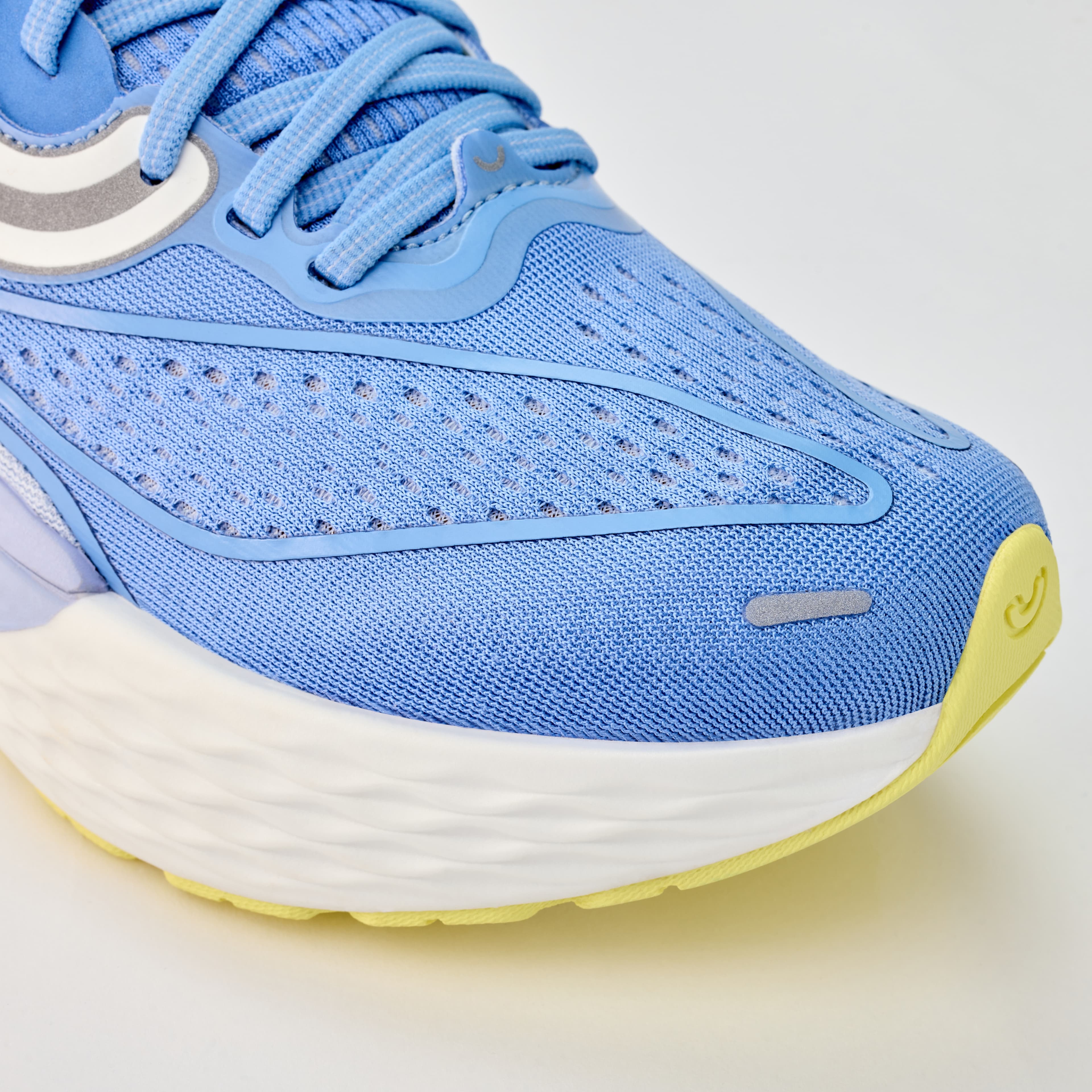 aion-4-women-01-usp-03